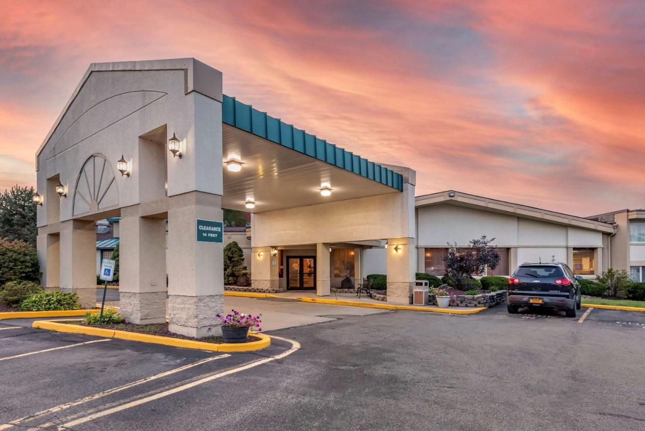 Quality Inn & Suites Vestal Binghamton Near University Exterior foto
