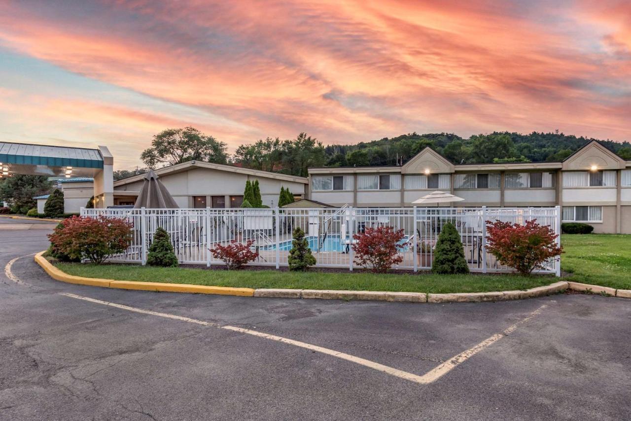 Quality Inn & Suites Vestal Binghamton Near University Exterior foto