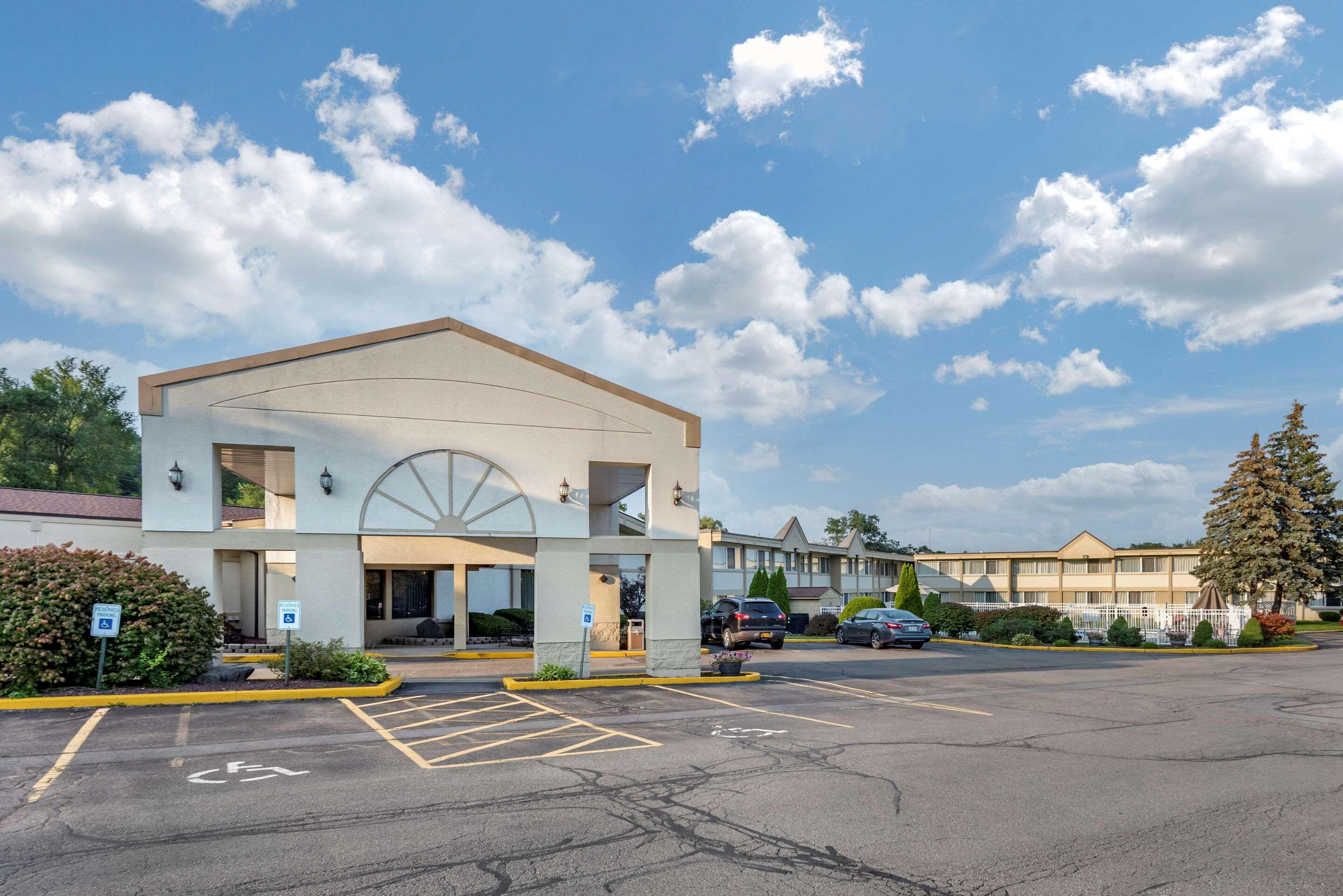 Quality Inn & Suites Vestal Binghamton Near University Exterior foto