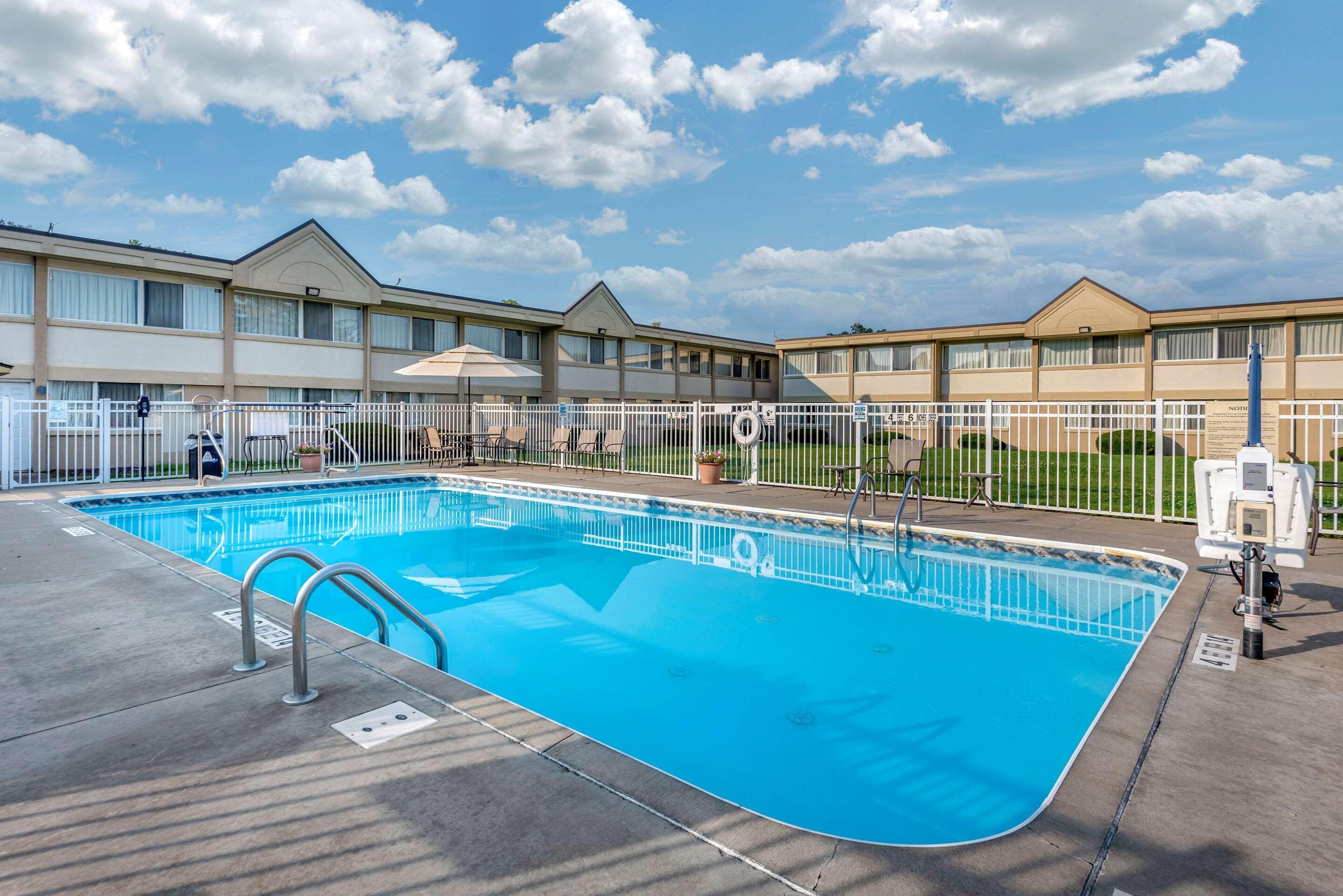 Quality Inn & Suites Vestal Binghamton Near University Exterior foto