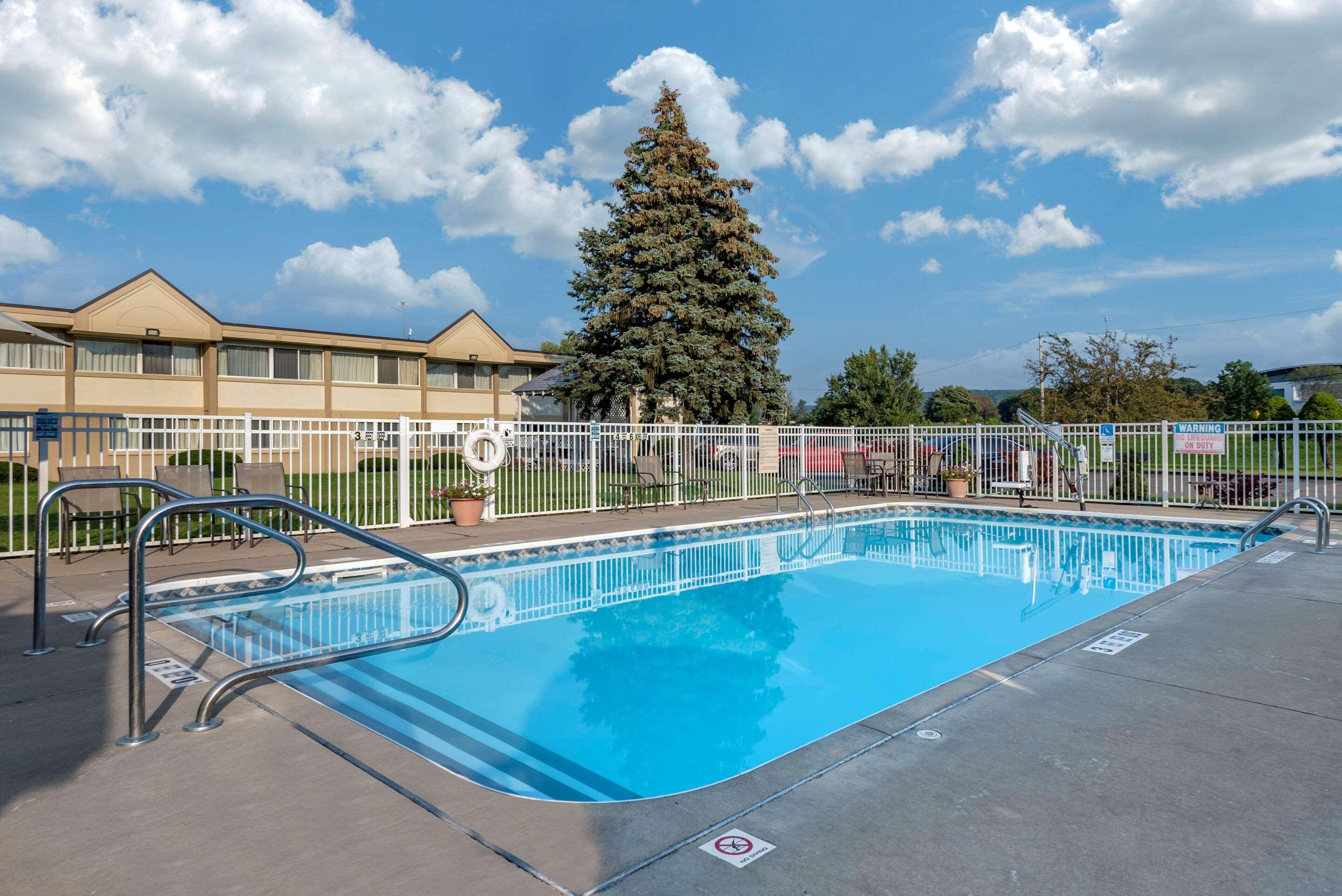 Quality Inn & Suites Vestal Binghamton Near University Exterior foto